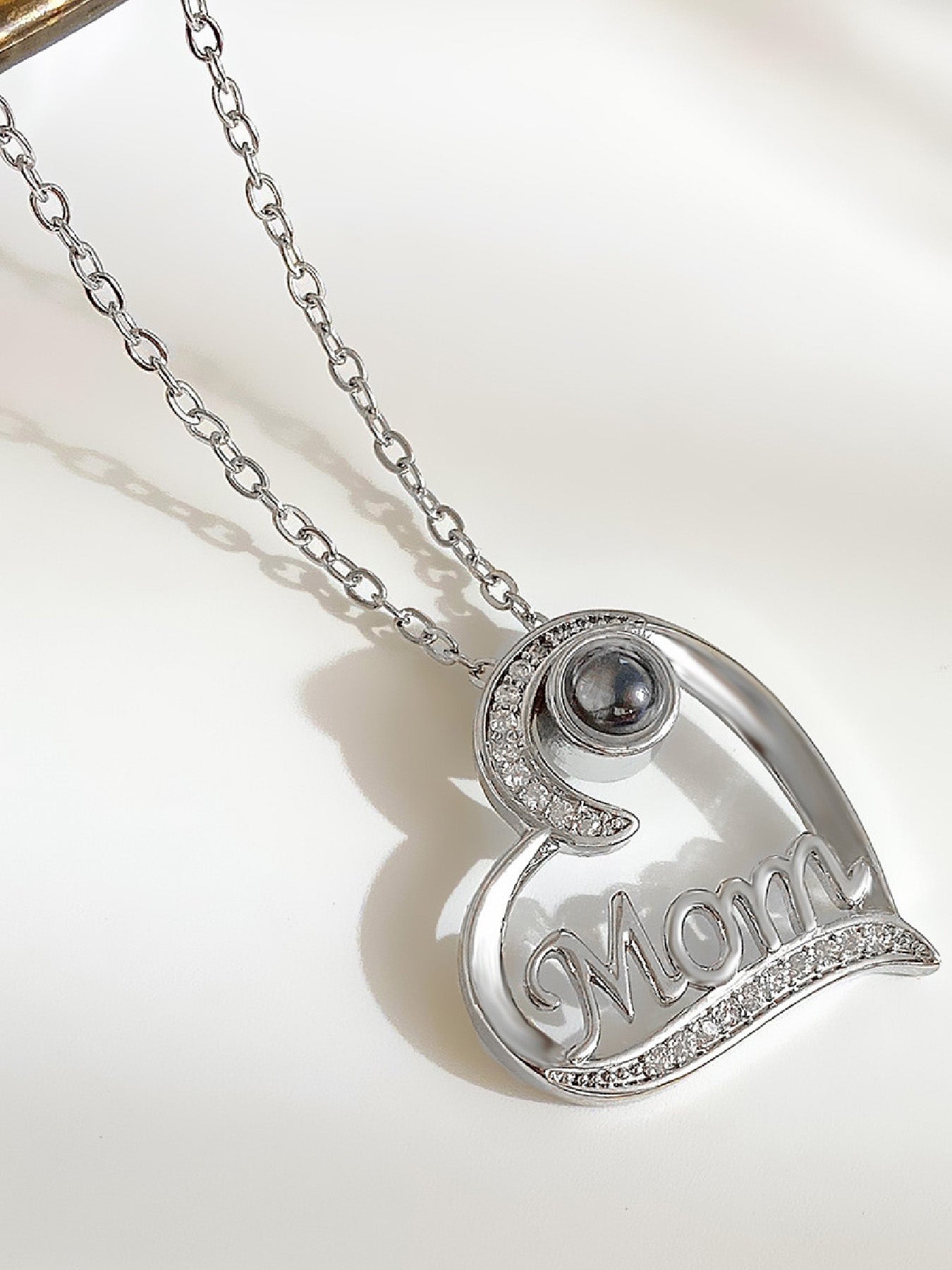 Heart-shaped projection necklace in one hundred languages with double-door exquisite rose gift box, women's mother necklace, Mother's Day gift, holiday gift for mother and grandmother, anniversary gift, gift for wife, Mother's Day gift for mother, birth